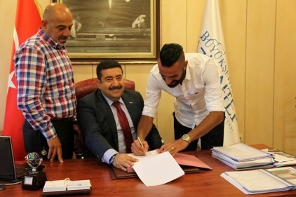 İlk anlaşma Kasımpaşa&#8217;nın tecrübeli kalecisi İlker Avcıbay ile yapıldı
