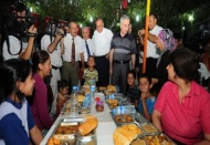 İlk iftarı vatandaşla birlikte açtılar