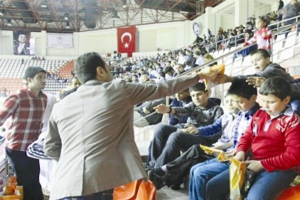 İlköğretim çağındaki çocuklara basketbol sevgisi aşılanıyor