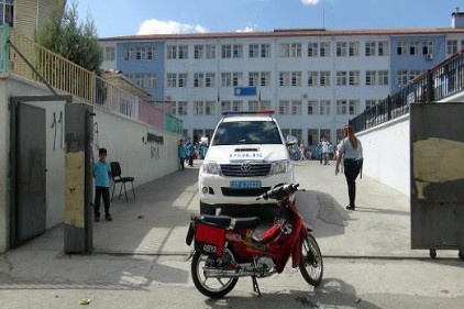İlkokul öğrencisinin çantasında tabanca bulundu