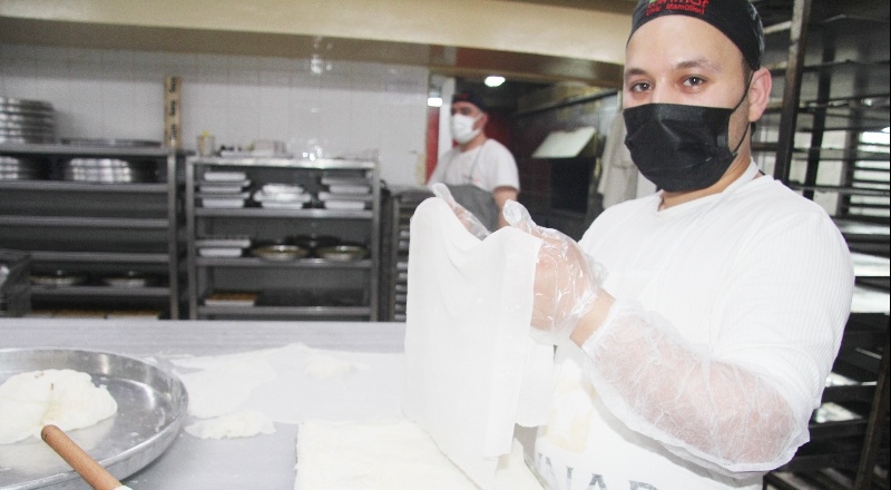 İmalathaneler günlük 350 tepsi baklava çıkarıyor