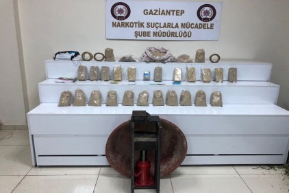 İmalathaneye çevrilen evde 17 kilo eroin ele geçirildi 