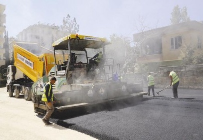 İmar yollarında asfalt kaplama çalışması yapılıyor