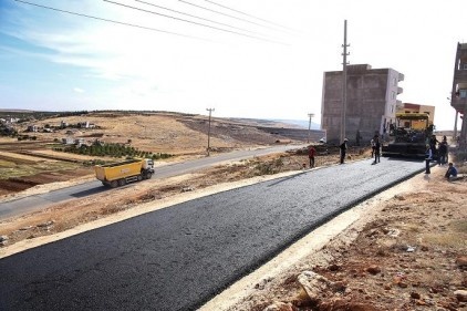 İncilikaya&#8217;da asfaltsız ve deforme olmuş yollar yapımına başlandı