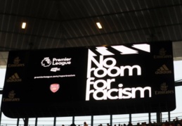 İngiliz futbolu nefret söylemi ve siber zorbalığa karşı sosyal medyayı boykot ediyor