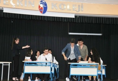 İngilizceyi öğrencilere sevdirerek yaşamlarına entegre ediyoruz