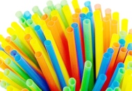 İngiltere'de bugünden itibaren plastik pipet ve kulak temizleme çubuklarının satışı yasak