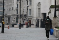 İngiltere'de, Covid-19 nedeniyle işe gidemeyenlerin maaşını devlet verecek