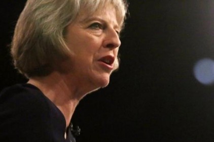 İngiltere&#8217;de hem kafalar hem de Theresa&#8217;lar karıştı