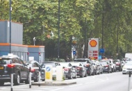 İngiltere'de her dört benzin istasyonundan birinde yakıt yok