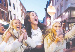 İngiltere'de son 24 saatte 5 kişi yaşamını yitirdi