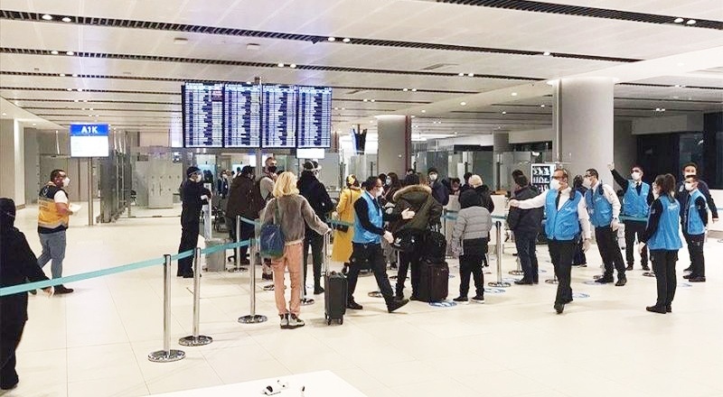 İngiltere'den Türkiye'ye gelen yolculara test yapıldı: Karantinada kalacaklar