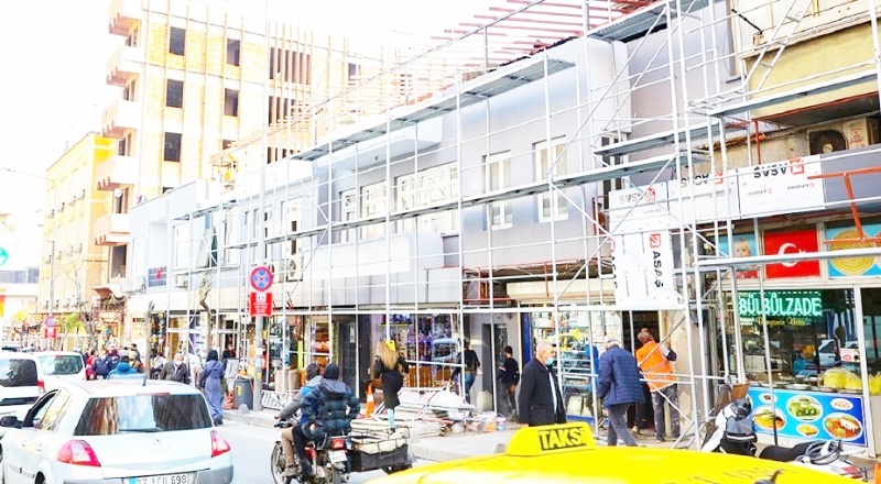 İnönü Caddesi'nde bina cepheleri yenileniyor