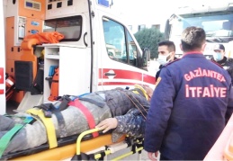 İnşaat duvarı çöktü, iki işçi yaralandı