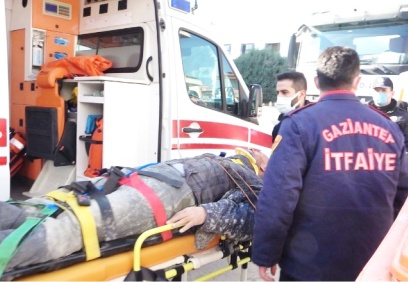 İnşaat duvarı çöktü, iki işçi yaralandı