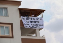 İnşaat firması yetkilileri vinçle pankartları sökmek istedi 