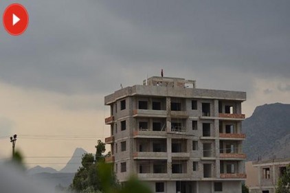 İnşaat halindeki binada çocukların tehlikeli oyunu