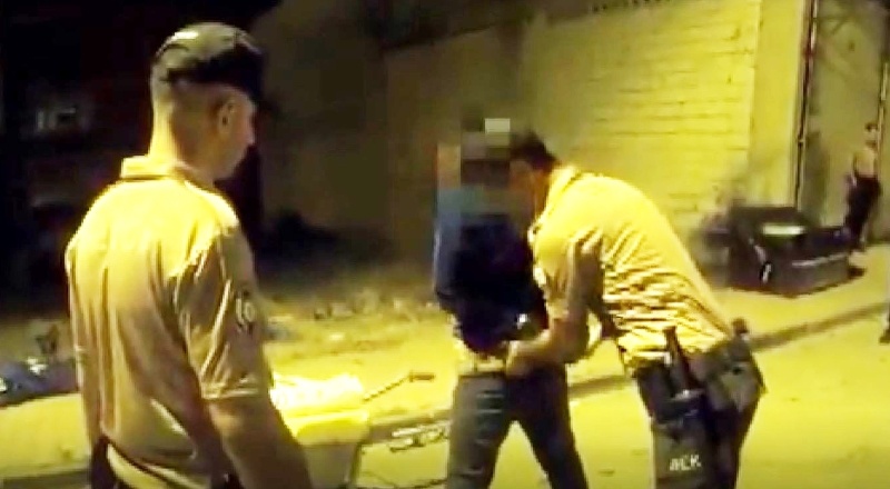 İnşaat malzemesi çalarken bekçiye yakalandı