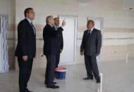 İnşaatı yapılan okulları gezdiler