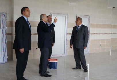 İnşaatı yapılan okulları gezdiler 