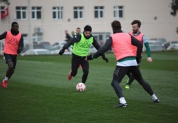 "İnşallah ilk maçla beraber negatif havayı dağıtırız"