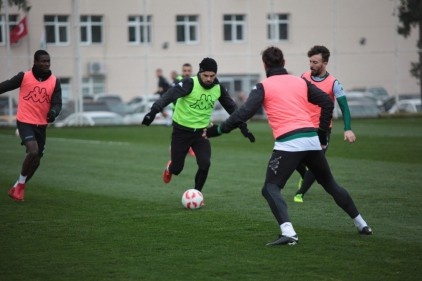 "İnşallah ilk maçla beraber negatif havayı dağıtırız"
