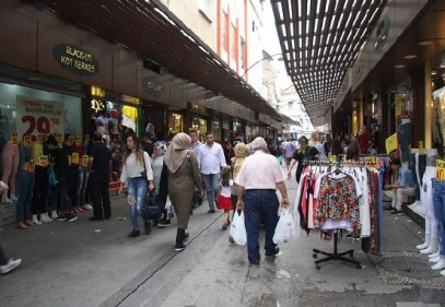 İnsan çok, bayram alışverişi yapan yok