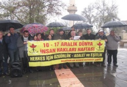 İnsan hakları ve demokrasi sorununu giderek büyüyor