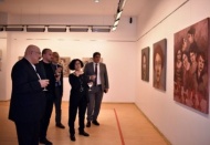 İnsan hallerinden ilham alarak duygularını tuvale aktarıyorum