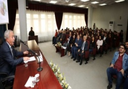 İnsanda mevsimlerin hepsi vardır mevsimlerde de insan vardır