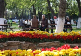 İnsanlar parklara akın etti
