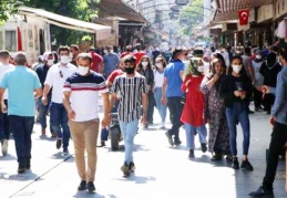 İnsanlar salgın bitmiş gibi rahat davranıyor