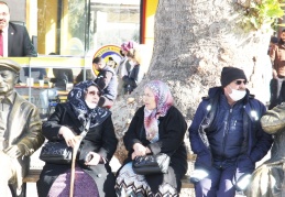 “İnsanlarımız 2500 lira emekli maaşına mahkûm ediliyor!”