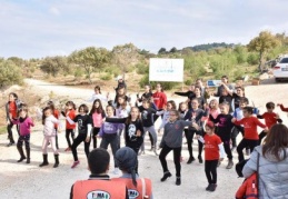 İnsanlığa, yaşamın bir sanat olduğunu danslarıyla anlattılar