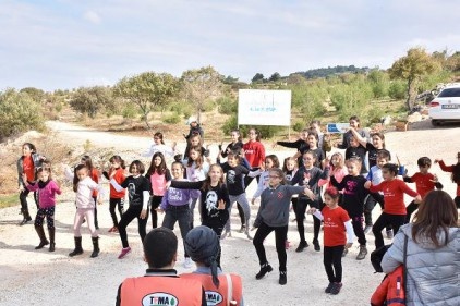 İnsanlığa, yaşamın bir sanat olduğunu danslarıyla anlattılar