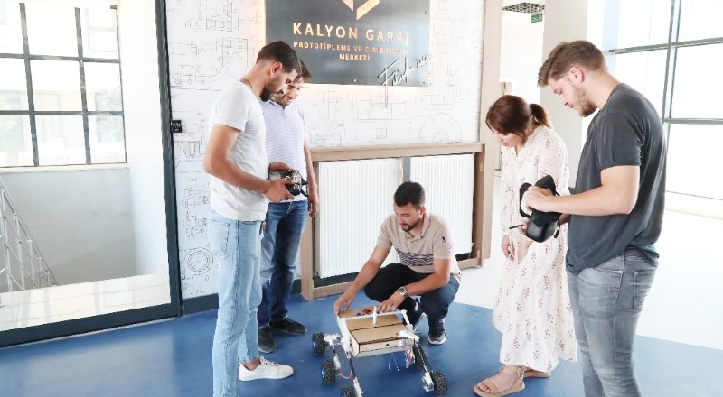 İnsanlık için faydalı projeleri hayata geçirmeye çalışıyoruz