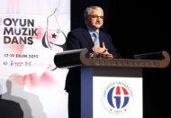 İnsanlık, kendi varlığını anlamlı kılan moral değerlerini sanat sayesinde korur