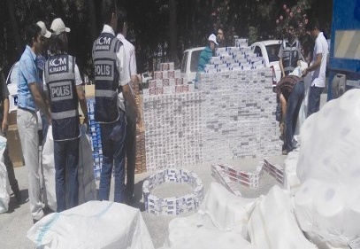 İplik balyaları arasında kaçak sigara 