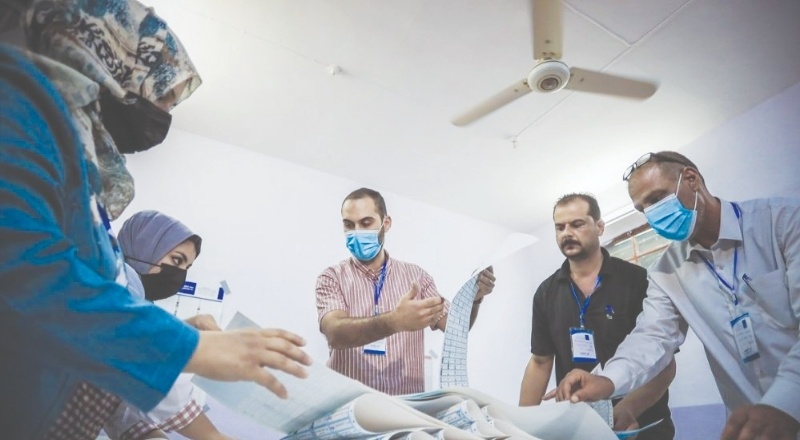 Irak'ta 232 erkek, 97 kadın parlamento yolunda