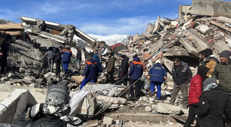 İran, Türkiye'ye 6 tonu aşkın tıbbi malzeme gönderiyor