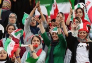 İran'da kadınlar 40 yıl sonra stadyumda maç izledi