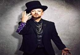 İrlanda asıllı İngiliz ünlü pop sanatçısı Boy George