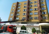 İş merkezinde uyuyakalan genç itfaiye ekiplerini seferber etti
