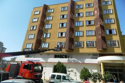 İş merkezinde uyuyakalan genç itfaiye ekiplerini seferber etti