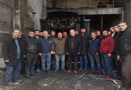 İş yeri yanan esnafa meslektaşları sahip çıktı 