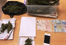 İş yerinde 460 gram esrar bulundu