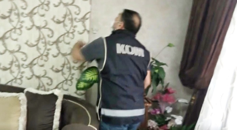 İş yerlerine "kaçak telefon" operasyonu