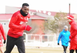 Isaac Cofie, cezalı duruma düştü