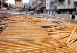 İşçi çöken kameriyenin altında kaldı
