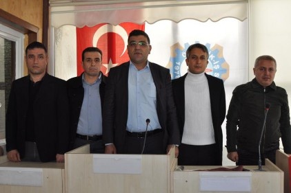 İşçi kardeşlerimiz ellerini vicdanına koyarak oy versinler
